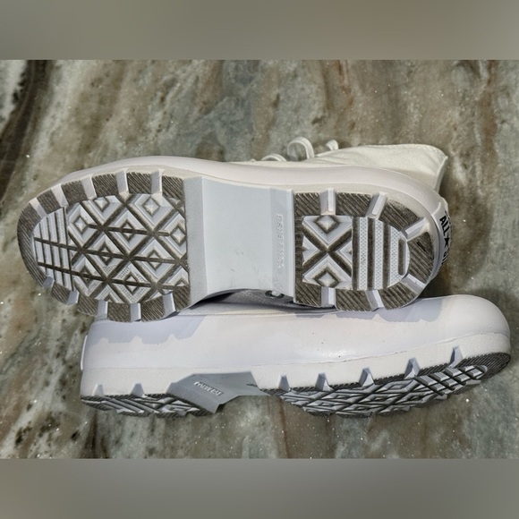Women’s CONVERSE Chuck Taylor All Star high top lug white sneakers- Size 7.5 - Picture 10 of 12